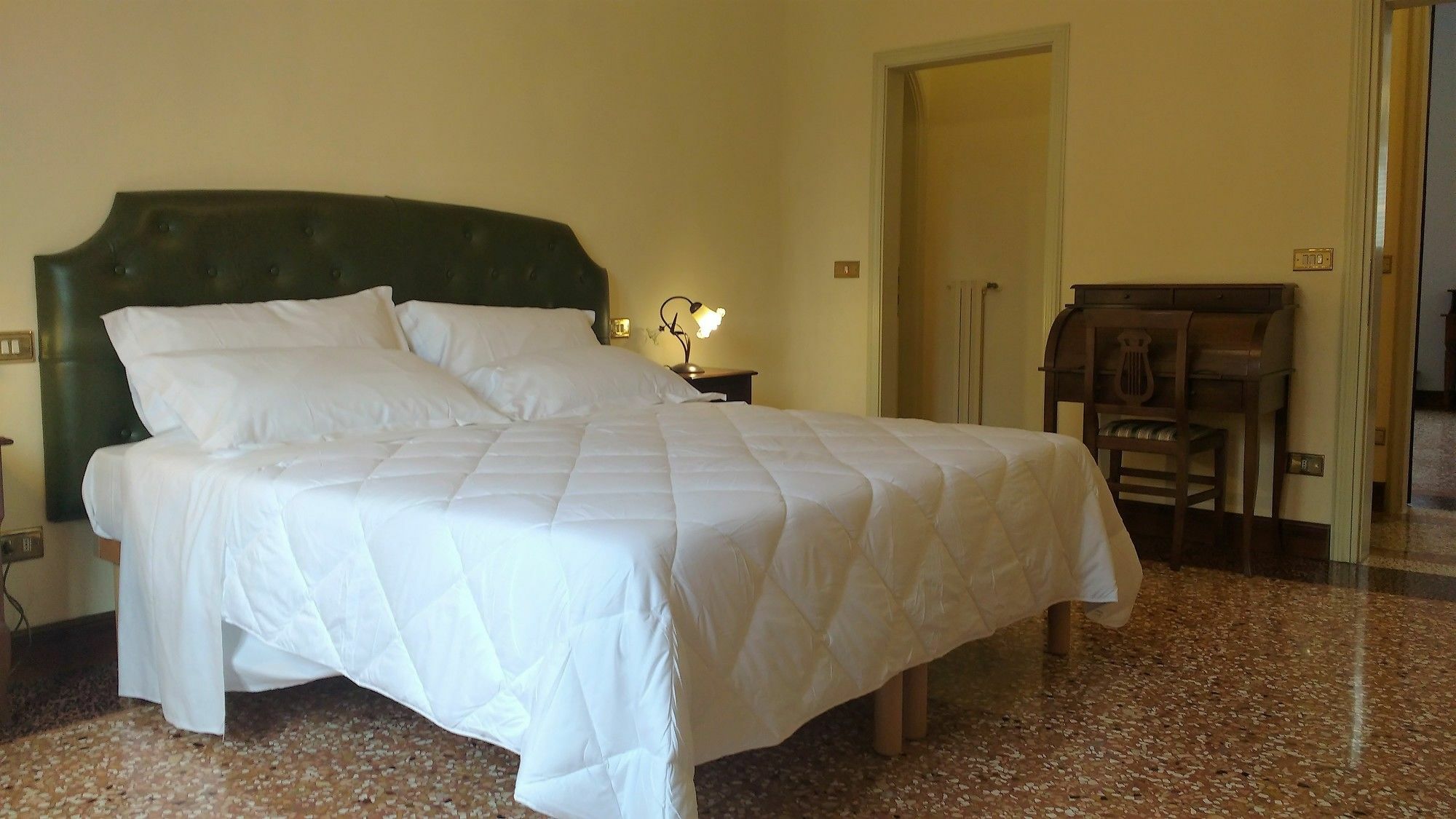 Main Street 59 Apartment Болоня Екстериор снимка
